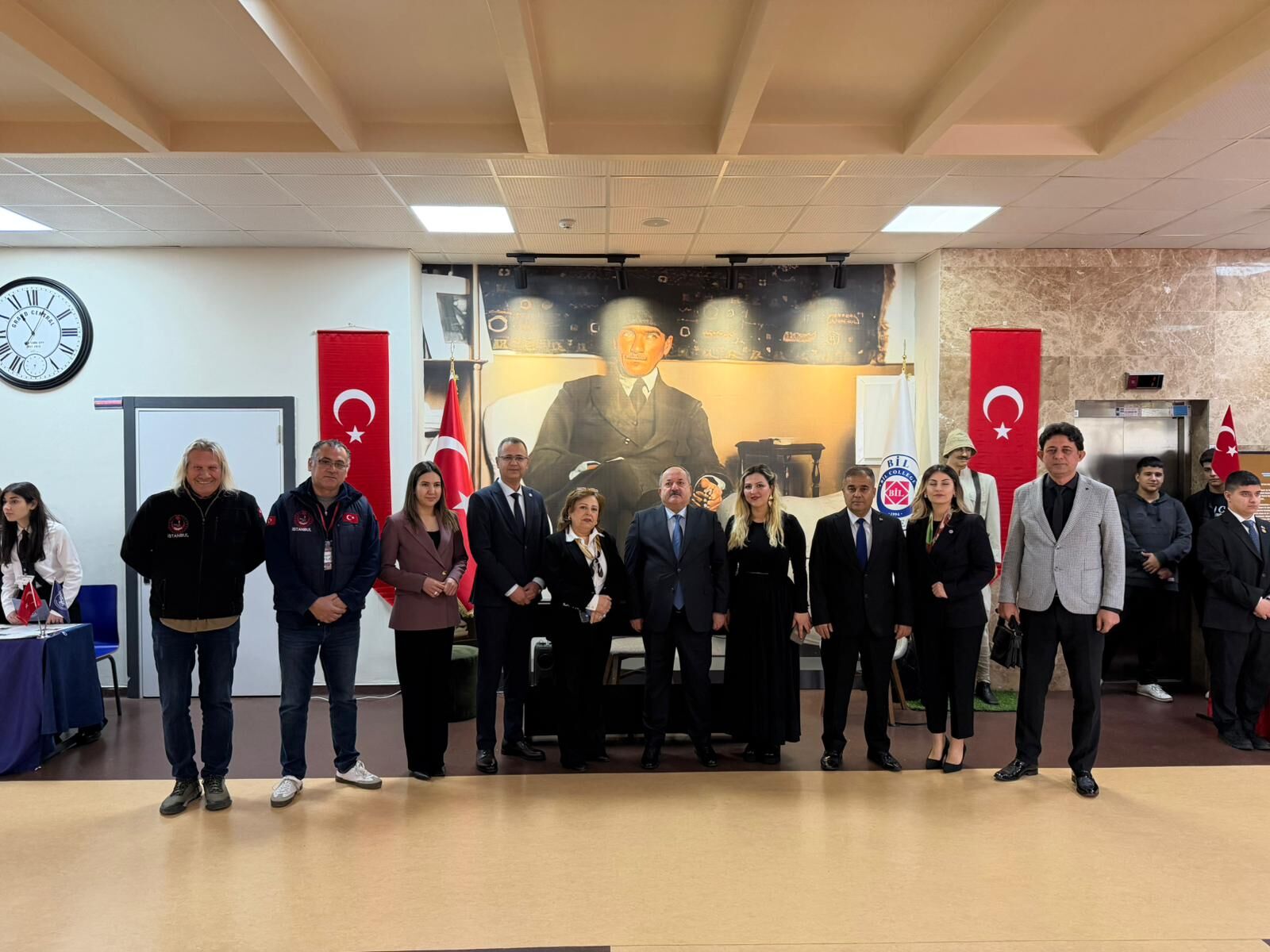 Kaymakam İnci, Bi̇l Koleji’nde Çanakkale Sergisi'ni Ziyaret Etti (2)