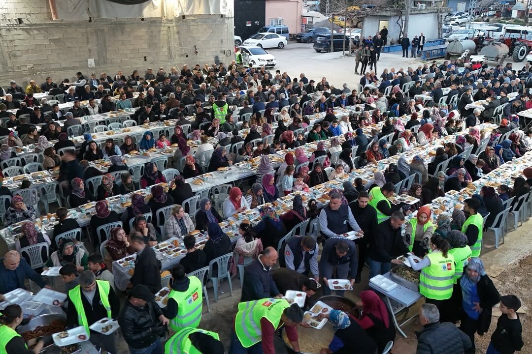 Kırıklı Mahallesi’nde Gönüller Aynı Sofrada Buluştu (3)