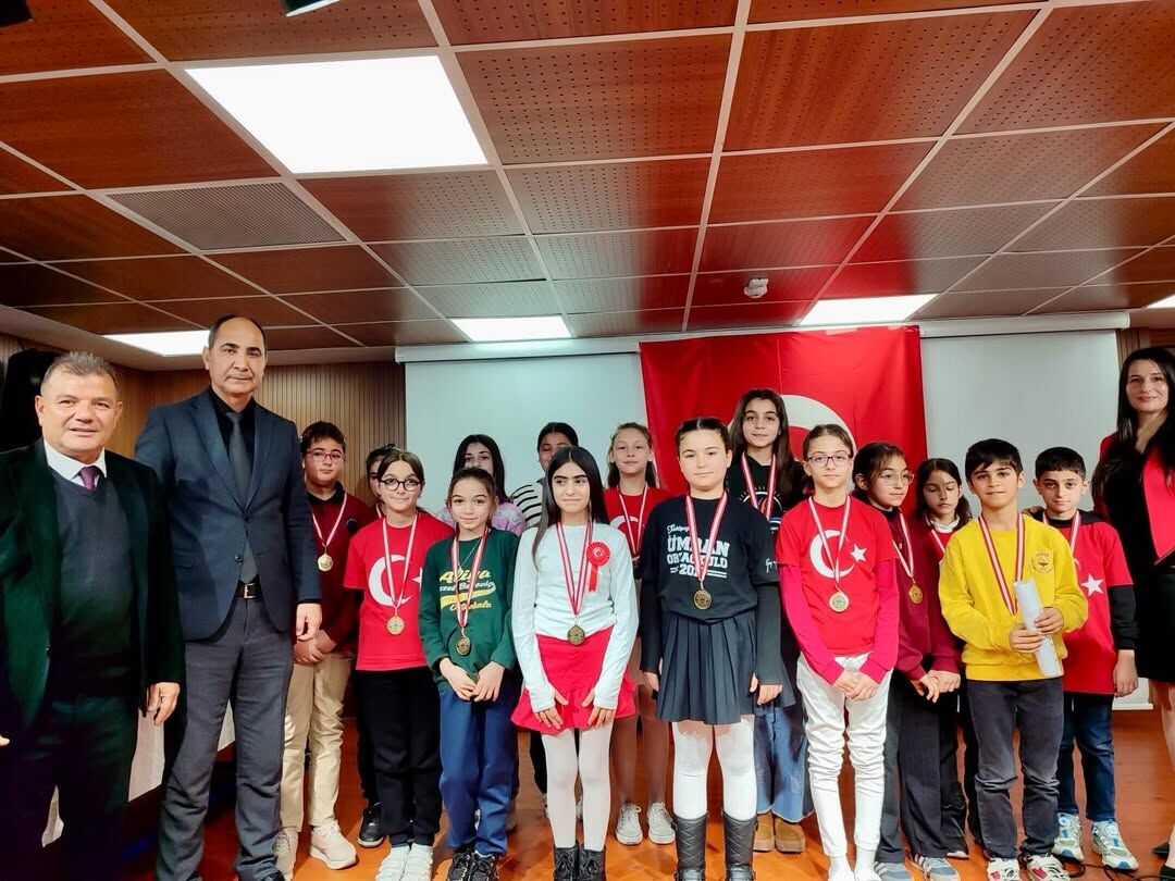 Milli Ruh Sahneye Taştı Seyhan’da Anlamlı Yarışma (1)