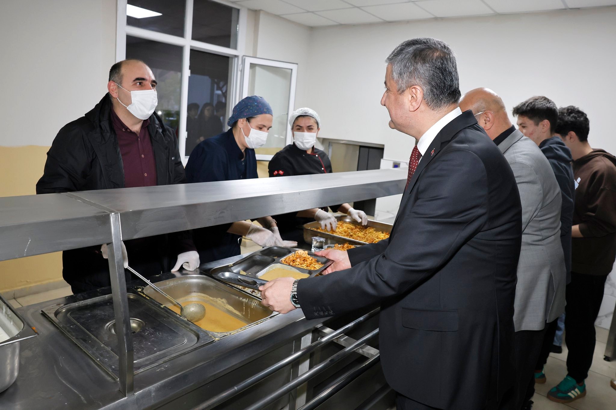 Vali Yavuz, Fen Lisesi Öğrencileriyle İftar Sofrasında Buluştu (2)