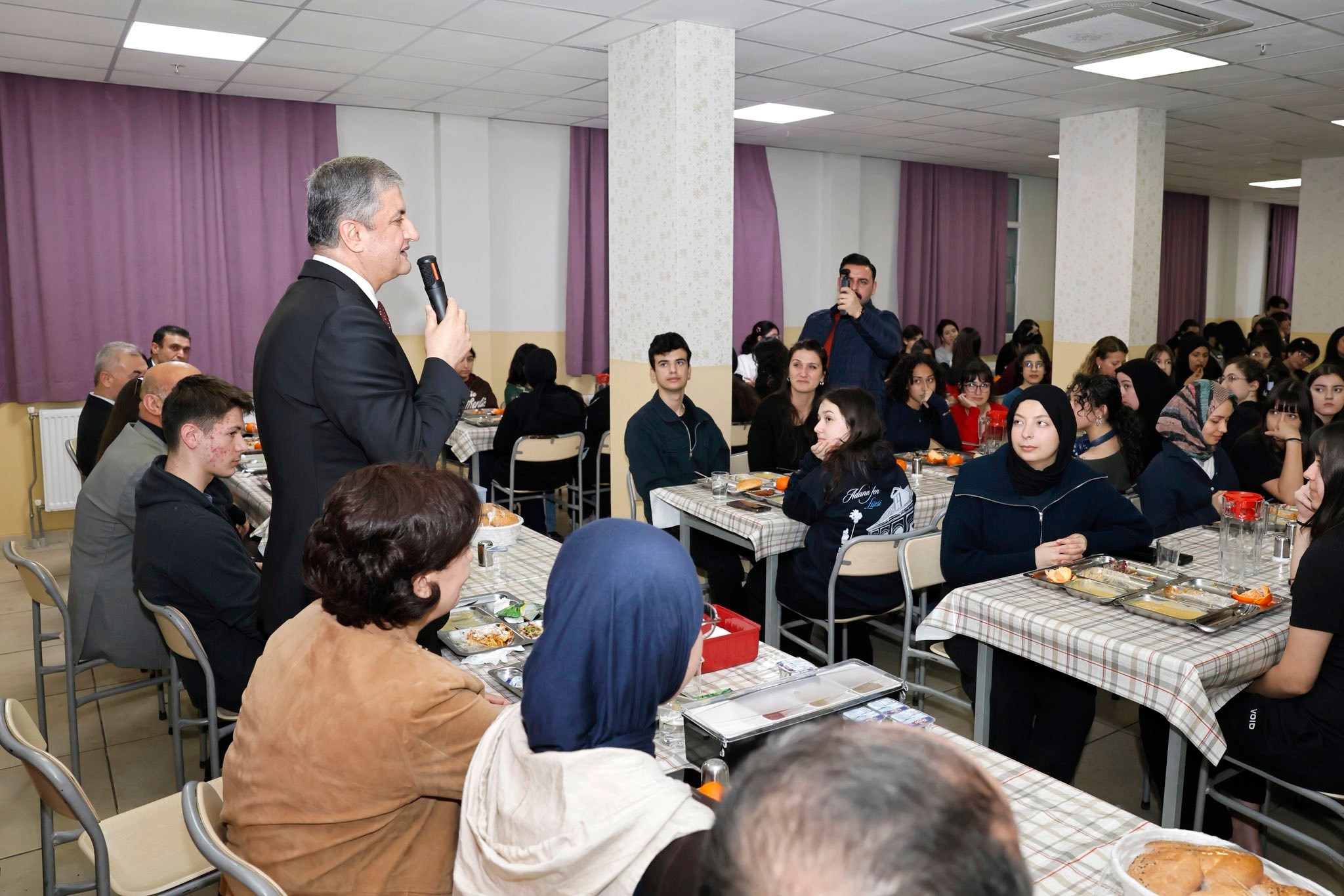 Vali Yavuz, Fen Lisesi Öğrencileriyle İftar Sofrasında Buluştu (4)