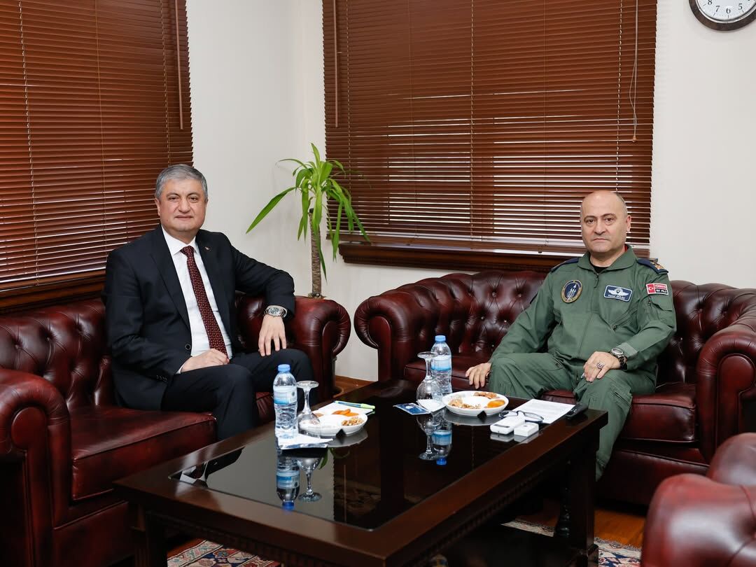 Vali Yavuz’dan 10’Uncu Ana Jet Üs Komutanlığı’na Ziyaret (1)