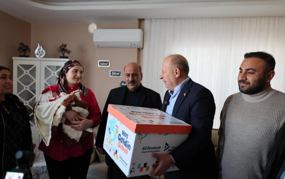 Yüreğir Belediyesi 5 Bin 300 Ailenin Sevincine Ortak Oldu (5)