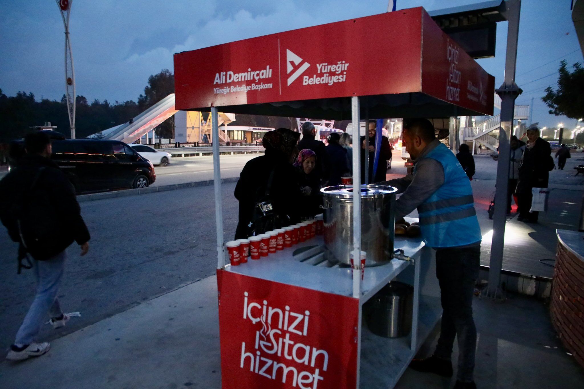 Yüreğir Belediyesi’nden Sabahın Ilk Işıklarında Çorba Ikramı2
