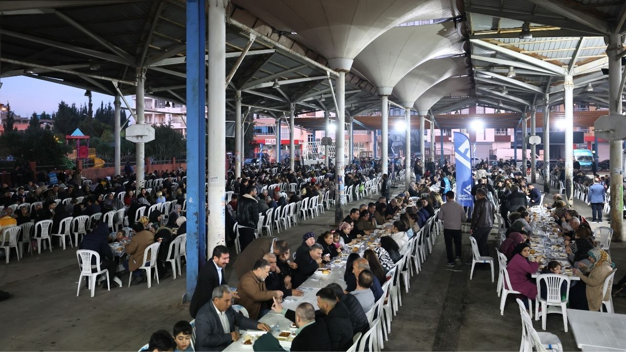 Yüreğir’de Binlerce Kişi İftar Sofrasında Buluştu (2)