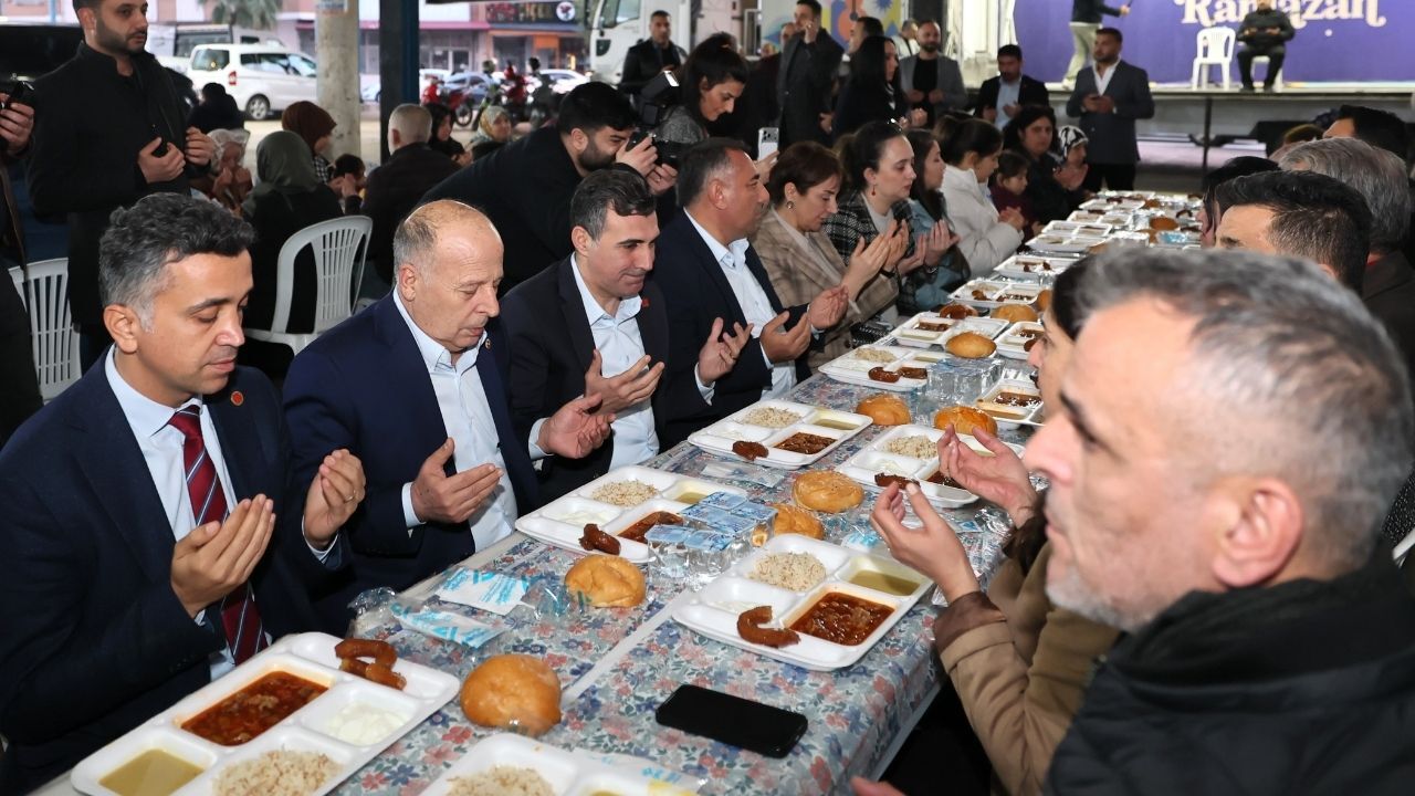 Yüreğir’de Binlerce Kişi İftar Sofrasında Buluştu (3)