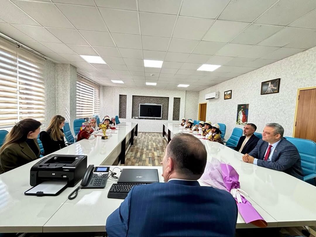 24 Kasım İlkokulu Miniklerinden Halk Oyunlarında Büyük Başarı (3)