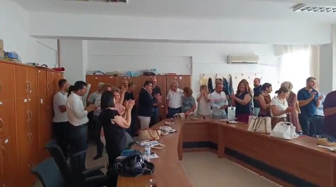 42 Yıllık Öğretmenlik Hayatına Alkışlarla Veda Etti (2)