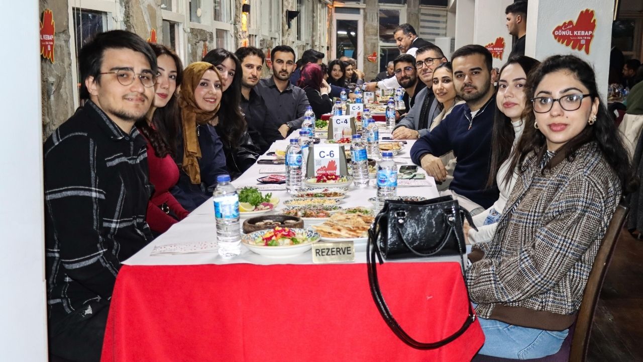 Adana Barosu’nda Genç Avukatlar İftar Sofrasında Buluştu (1)