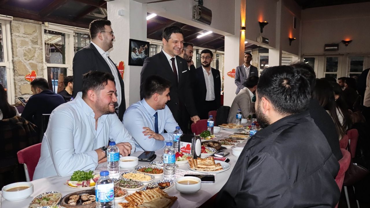 Adana Barosu’nda Genç Avukatlar İftar Sofrasında Buluştu