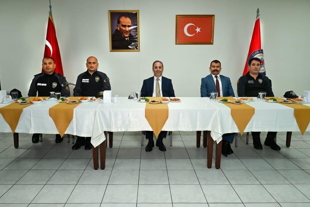 Adana Emniyet Müdürü Arıkan, Personeliyle İftar Sofrasında Buluştu (1)