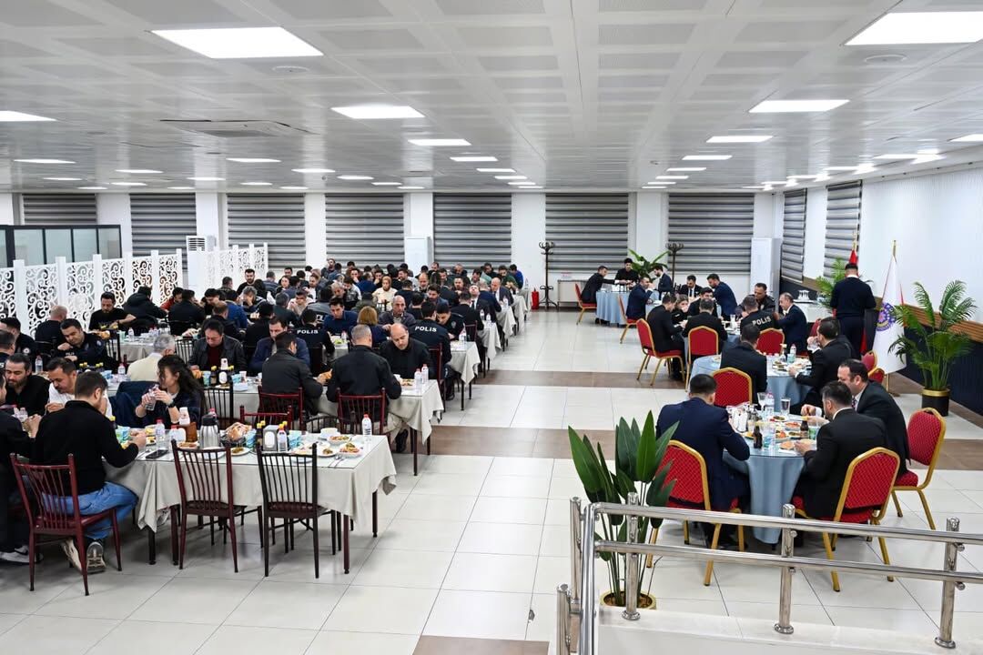 Adana Emniyet Teşkilatı İftar Sofrasında Buluştu (1)