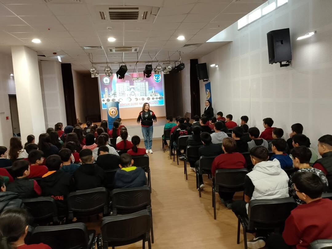Adana İl Emniyet Müdürlüğü’nden Öğrencilere Güvenlik Ve Farkındalık Eğitimi (1)