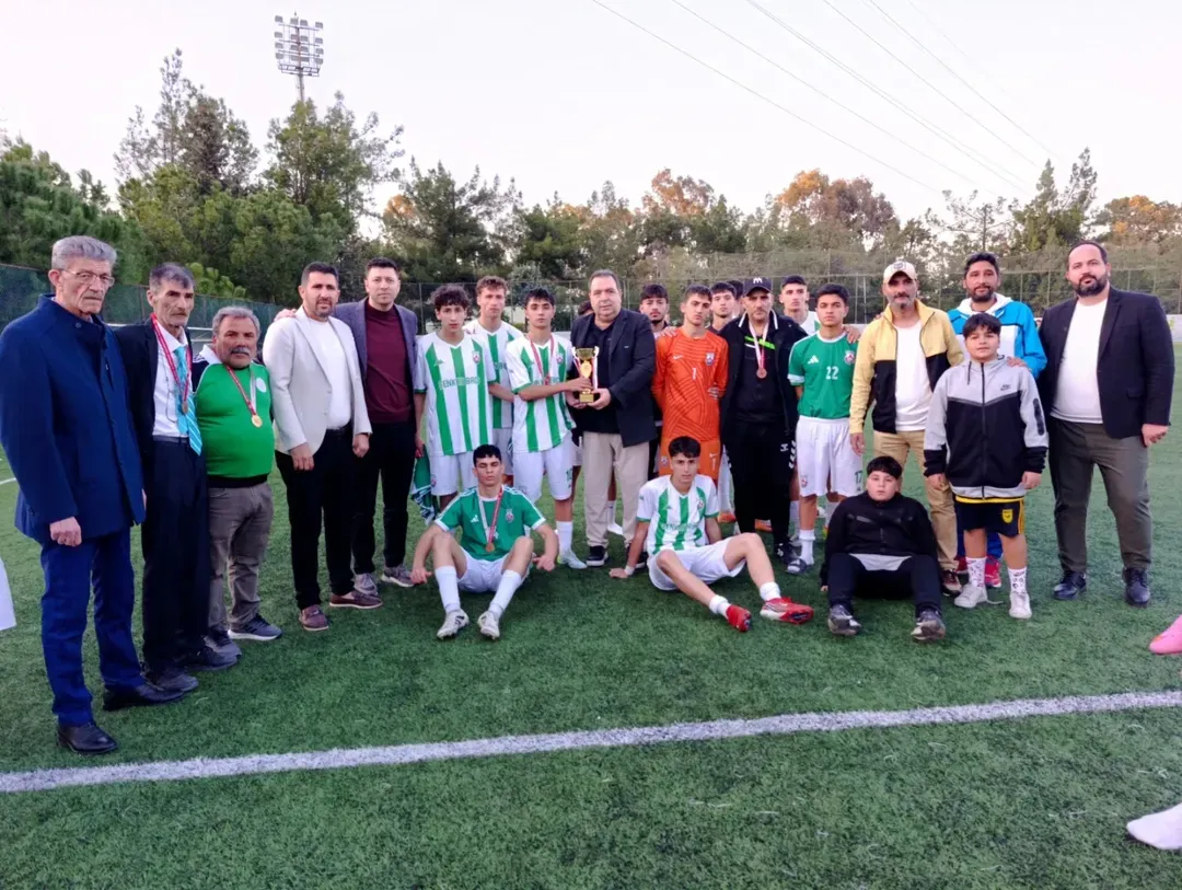 Adana U 18 Ligi’nde Kupa Sahiplerini Buldu (4)