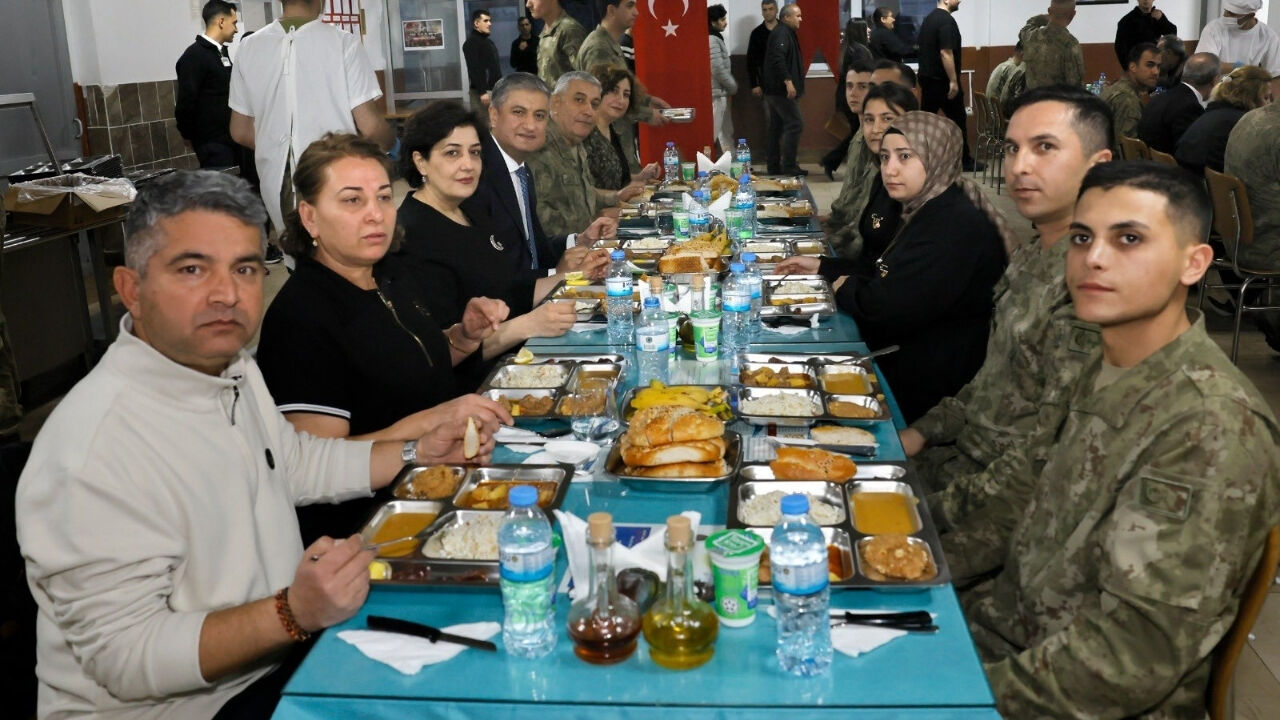 Adana Valisi Yavuz, Şehit Yakınları Ve Gazilerle Iftarda Buluştu (1)