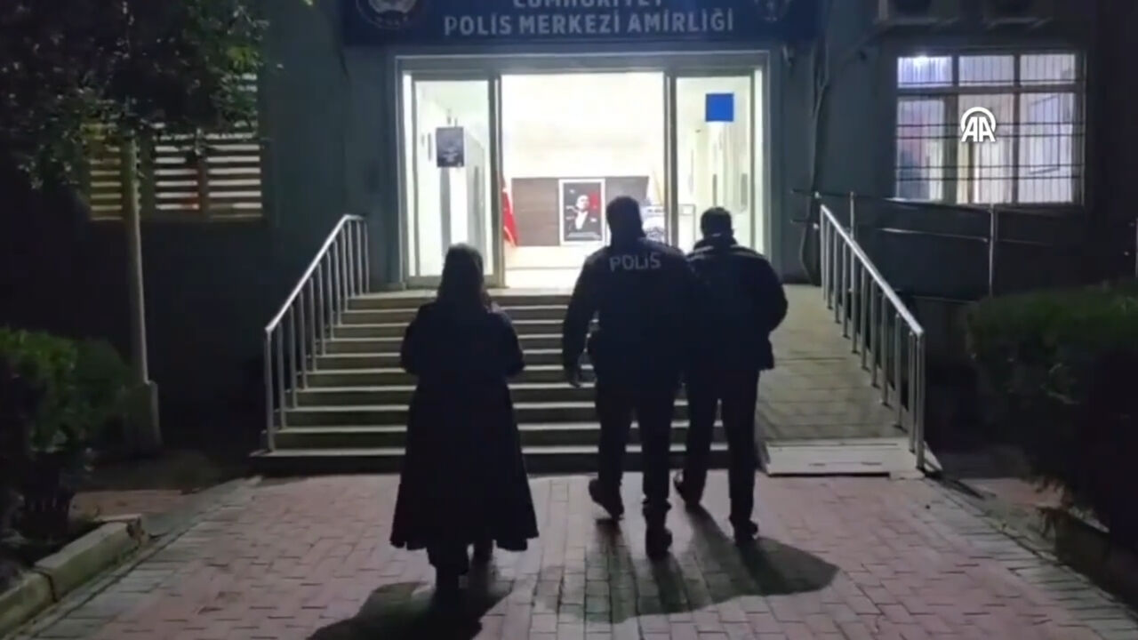 Adana'da aranan karı koca denetimde yakalandı - Adana Toros Gazetesi