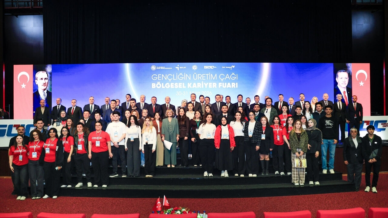 Adana’da Bölgesel Kariyer Fuarı Kapılarını Açtı (1)