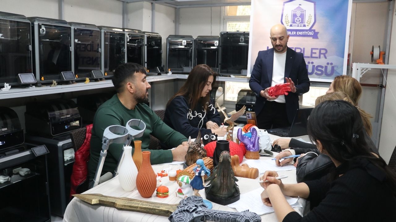 Adana’da Ev Kadınları Ve Engellilere Dijital Üretim Fırsatı