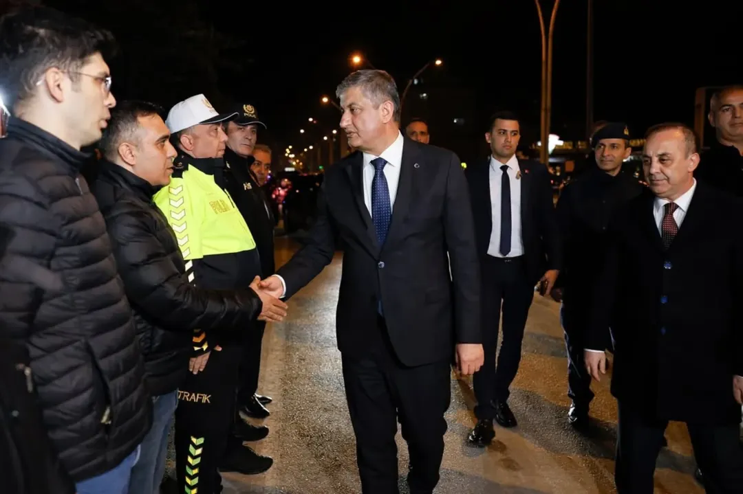 Adana’da “Huzur Ve Güven” Uygulaması 15 İlçede 2 Bin 331 Personel Sahada (2)