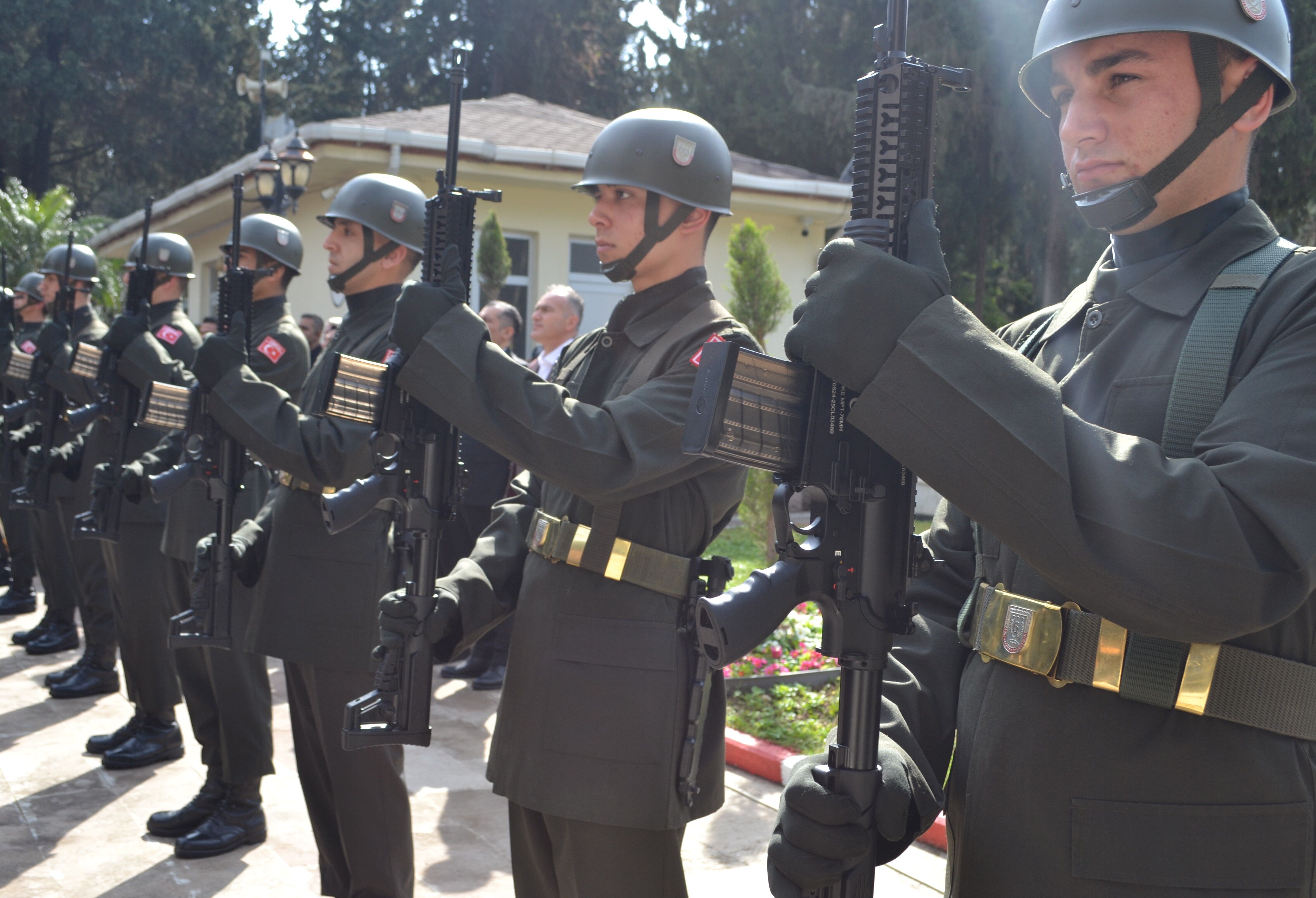 Adana’da Şehitlere Vefa 18 Mart’ta Mezarlıklar Karanfillerle Doldu (10)