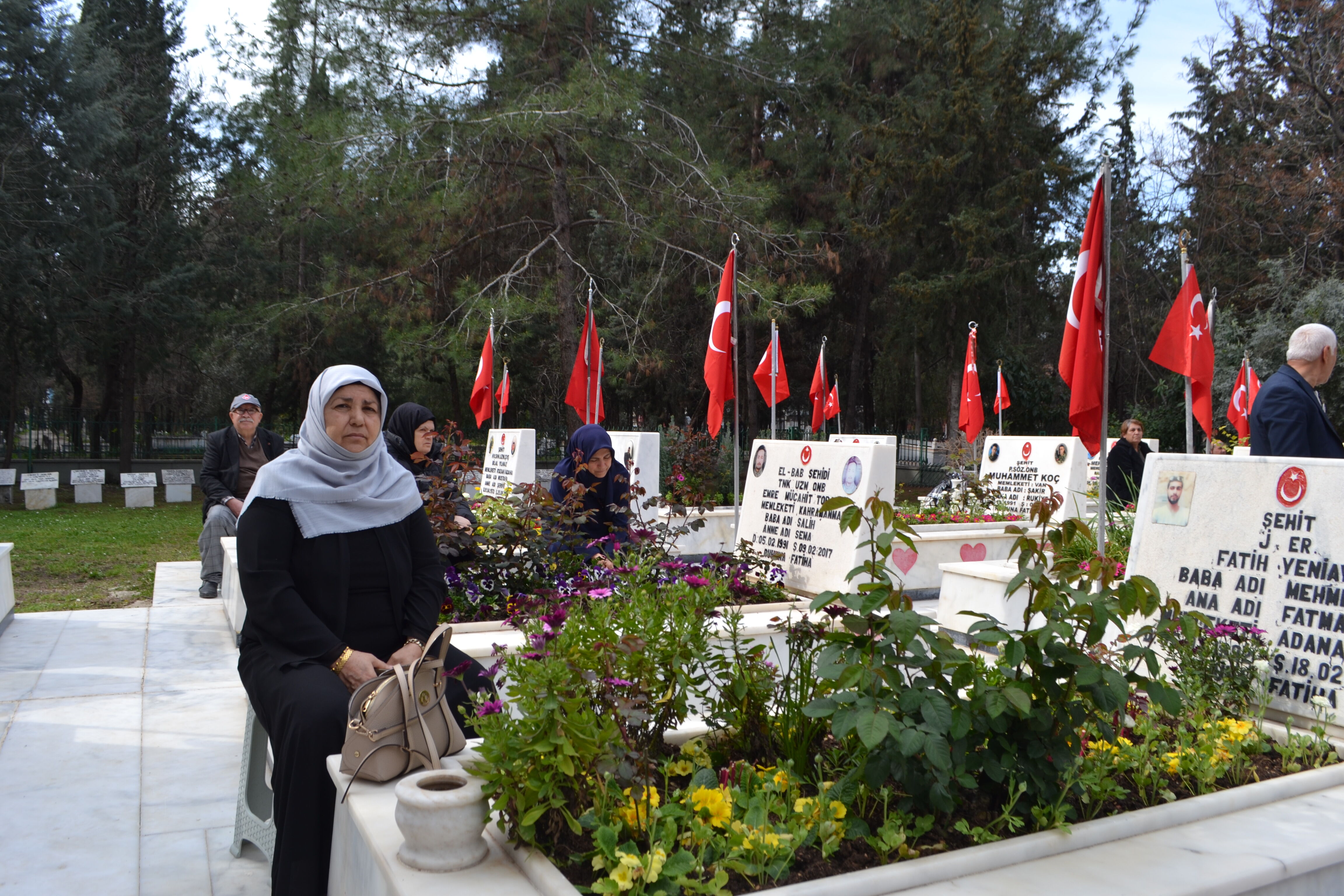 Adana’da Şehitlere Vefa 18 Mart’ta Mezarlıklar Karanfillerle Doldu (8)