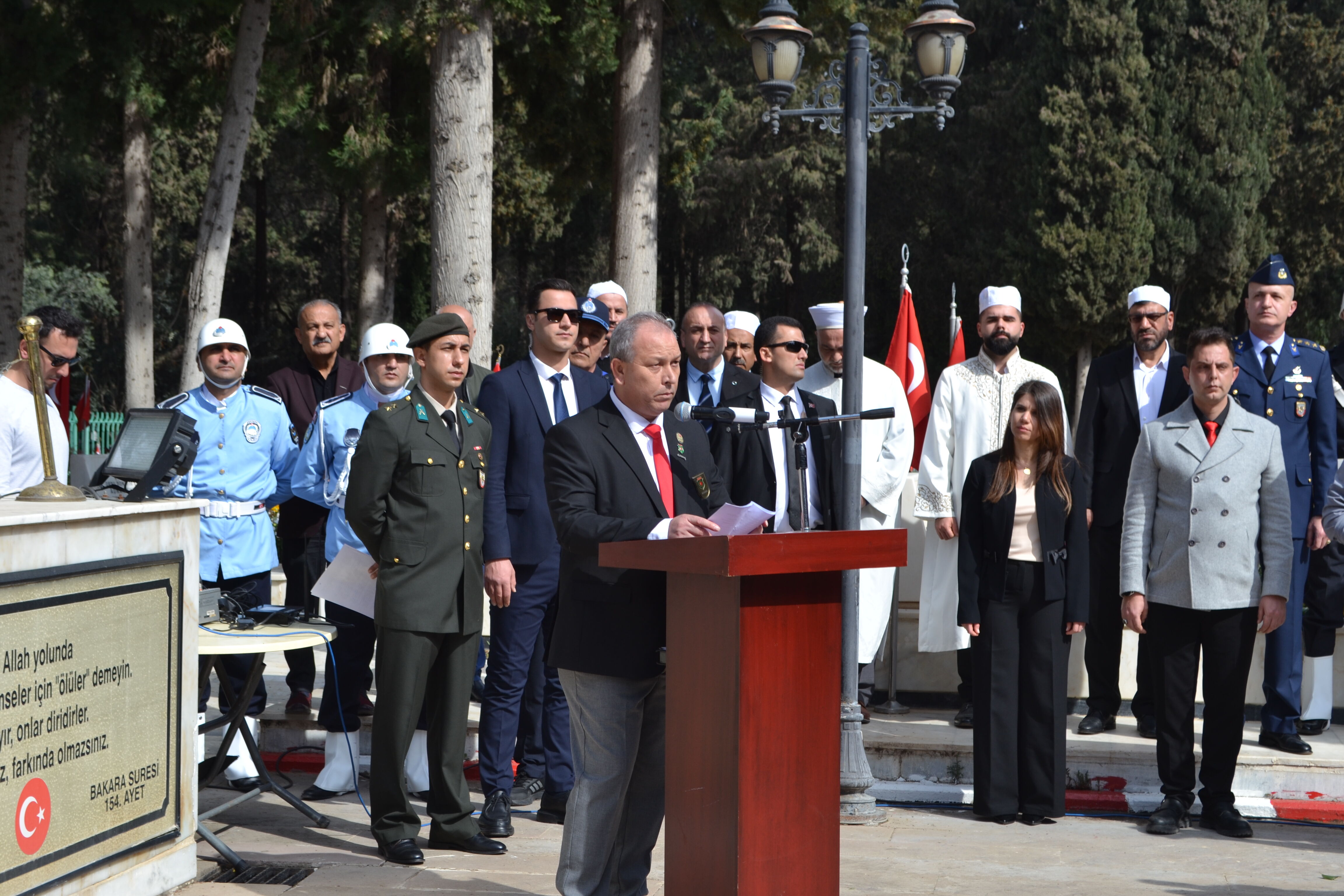 Adana’da Şehitlere Vefa 18 Mart’ta Mezarlıklar Karanfillerle Doldu (9)