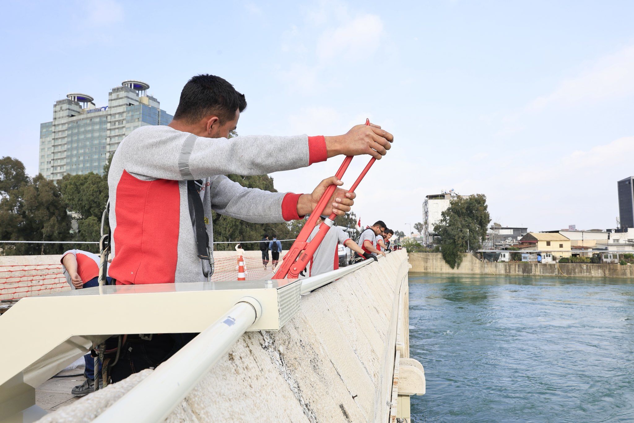 Adana'da Taşköprü Geceleri Aydınlanıyor2