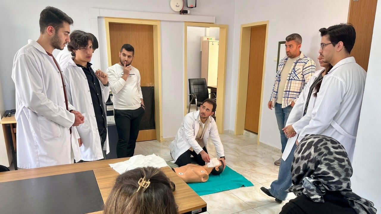 Adana'da Tıp Öğrencilerinden Miniklere Hayat Kurtaran Eğitim (1)
