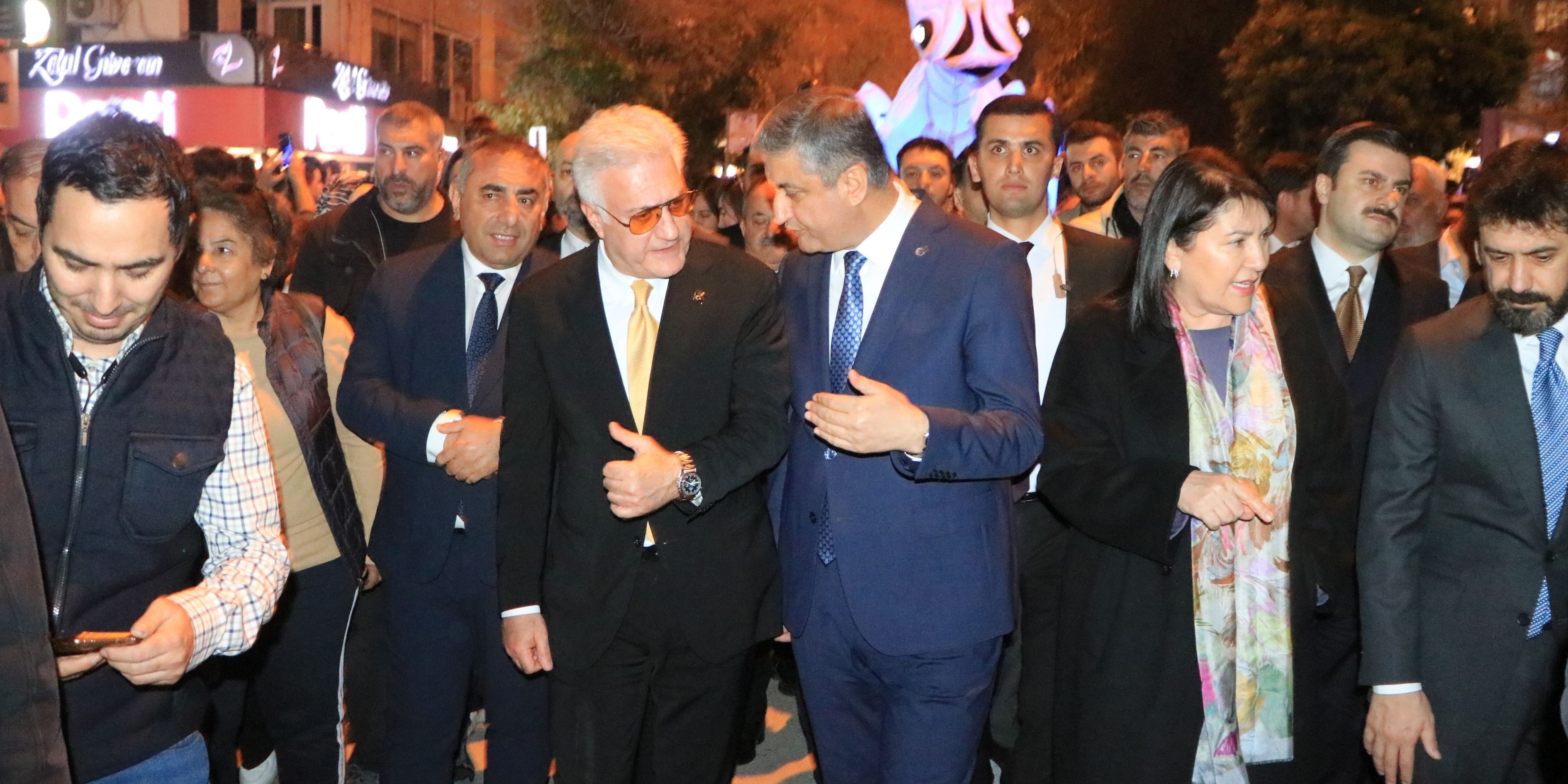 Adana’da Tiyatro Coşkusu Kortejle Başladı (7)