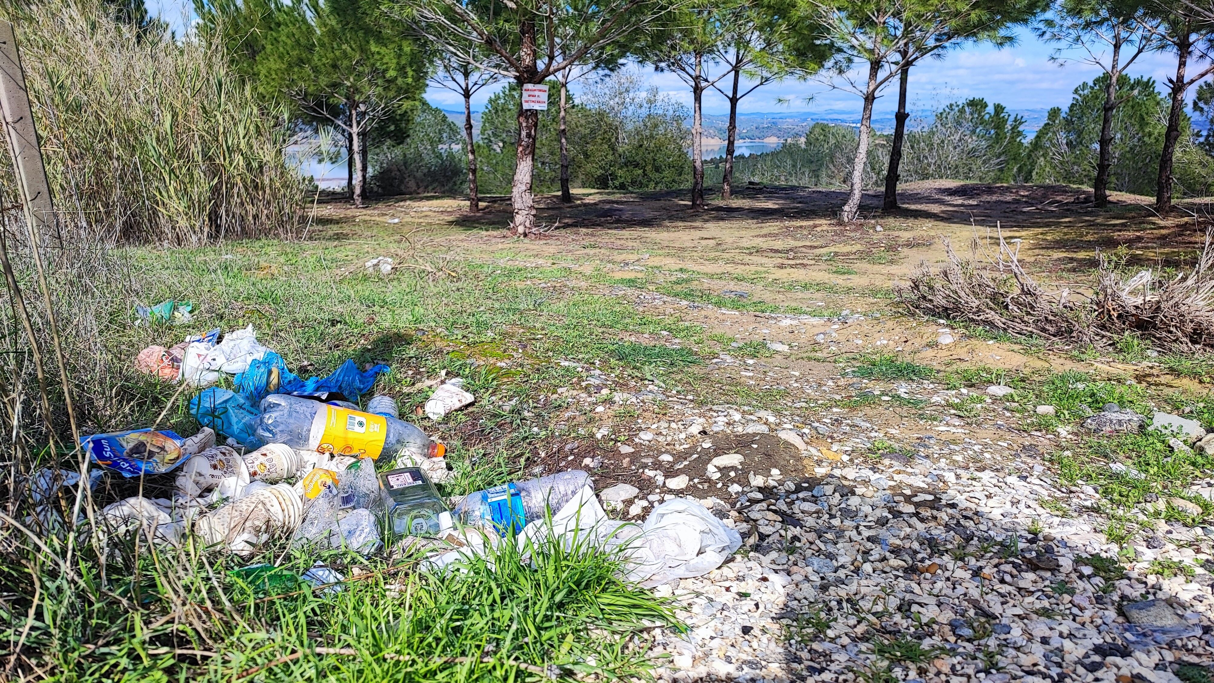 Adana’da Utandıran Görüntü Ormanlık Alan Çöplüğe Döndü (2)