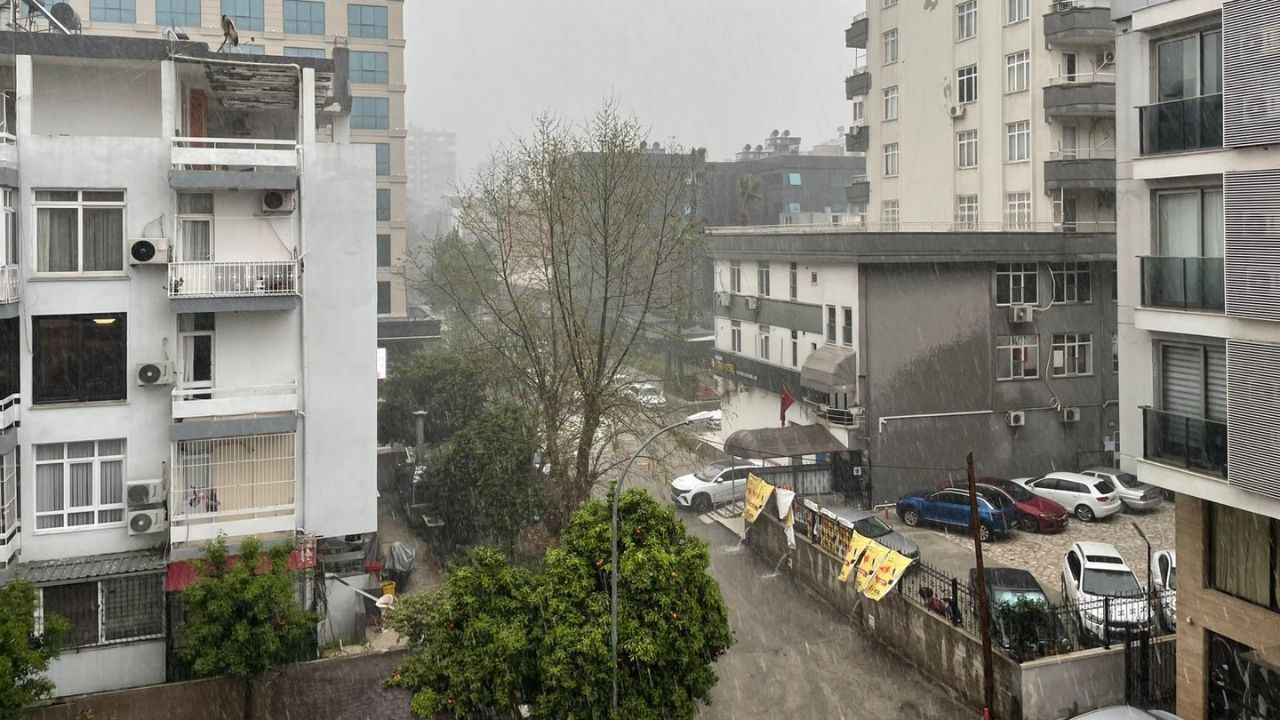 Adana’da Yağmur Felaketi Dolu Vurdu, Evleri Su Bastı (2)