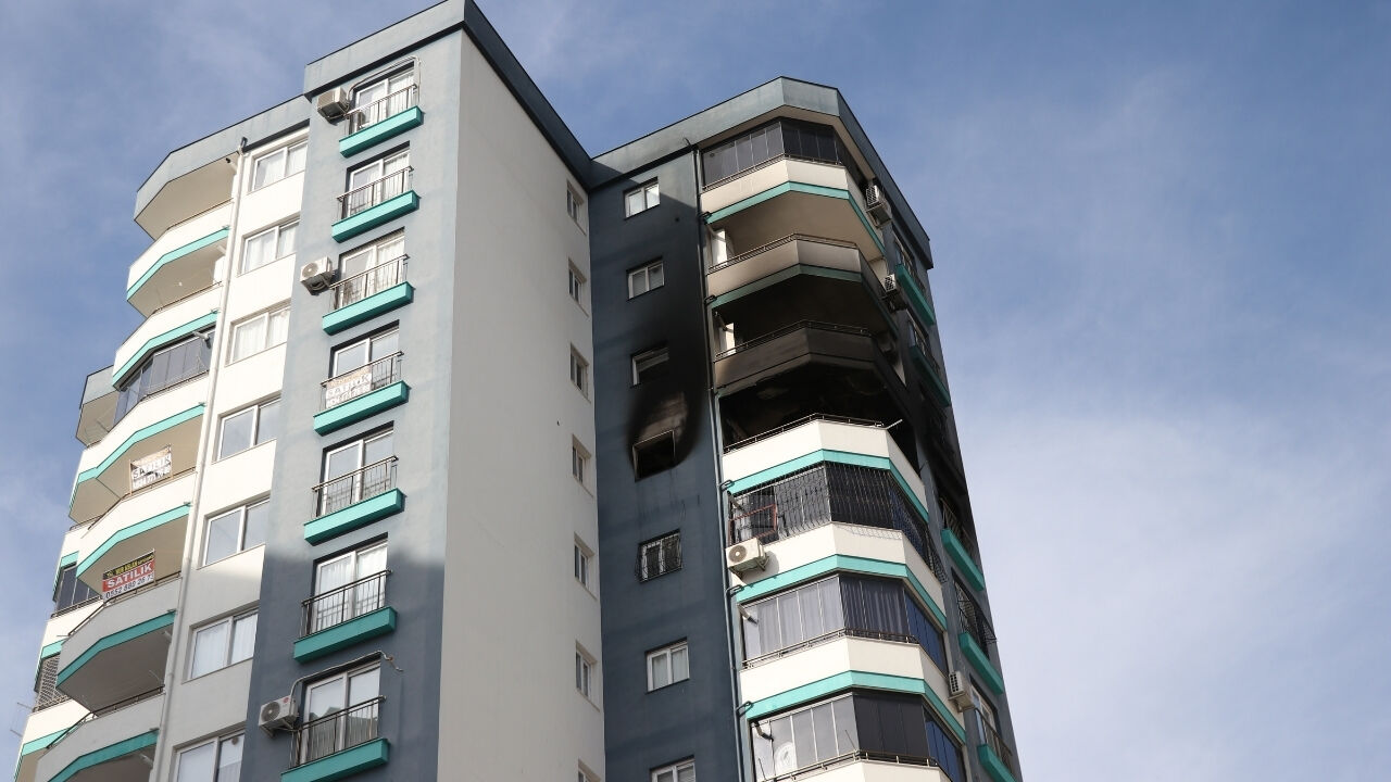 Adana’da Yangında Kurtardığı Baba Ve Bebekle Buluştu (1)