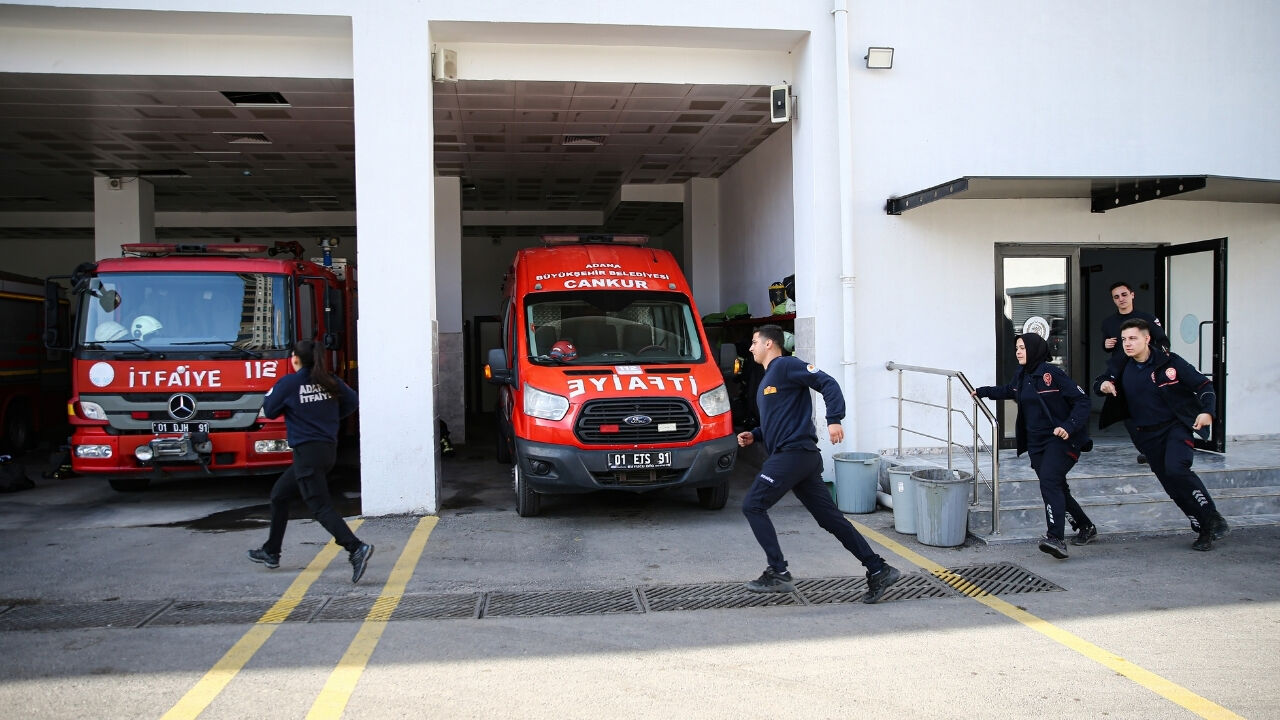 Adana’nın Ateş Savaşçıları Kadın Itfaiyeciler Engel Tanımıyor (1)