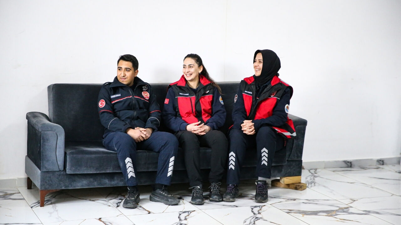 Adana’nın Ateş Savaşçıları Kadın Itfaiyeciler Engel Tanımıyor