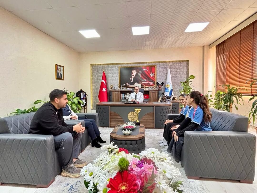 Başarılı Öğrencilerden İlçe Milli Eğitim Müdürü Çelik’e Ziyaret (4)