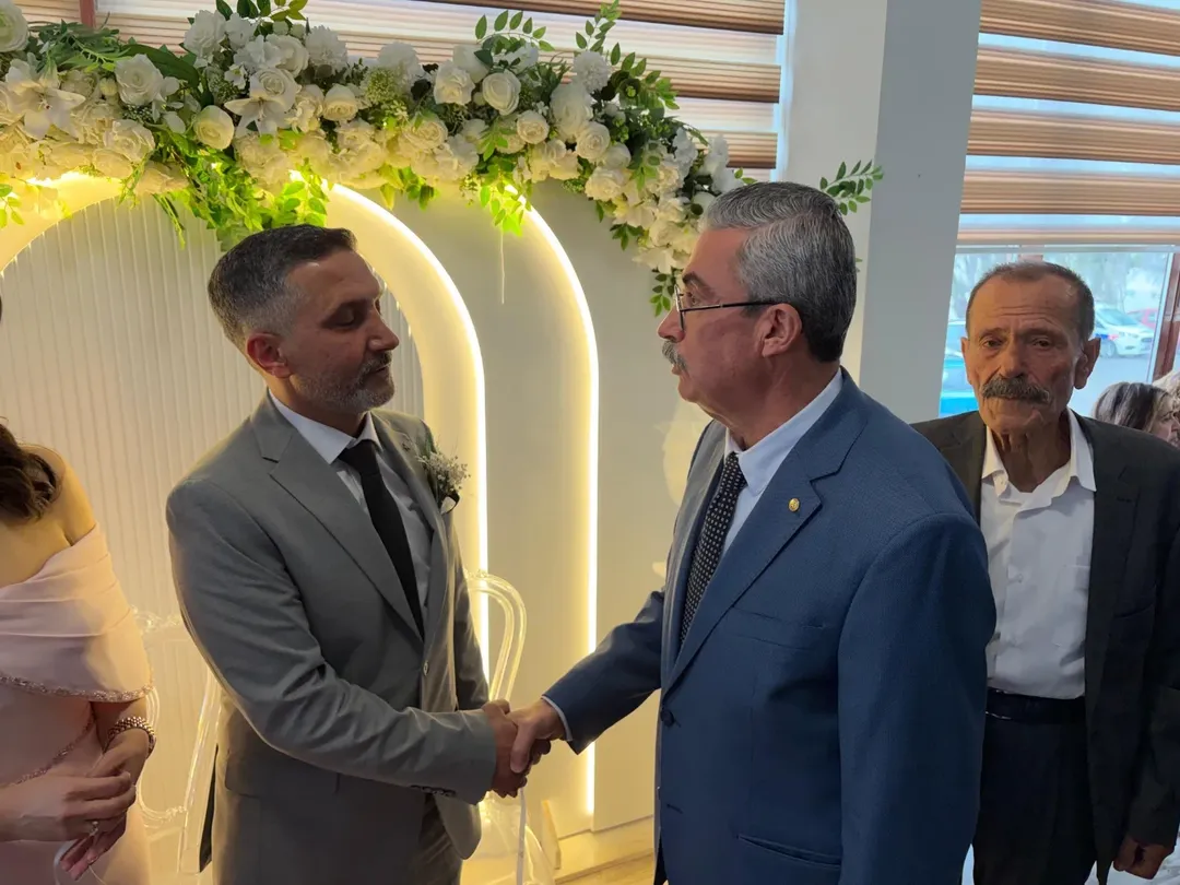 Başkan Karataş, Genç Çiftin Nişan Yüzüklerini Taktı (2)