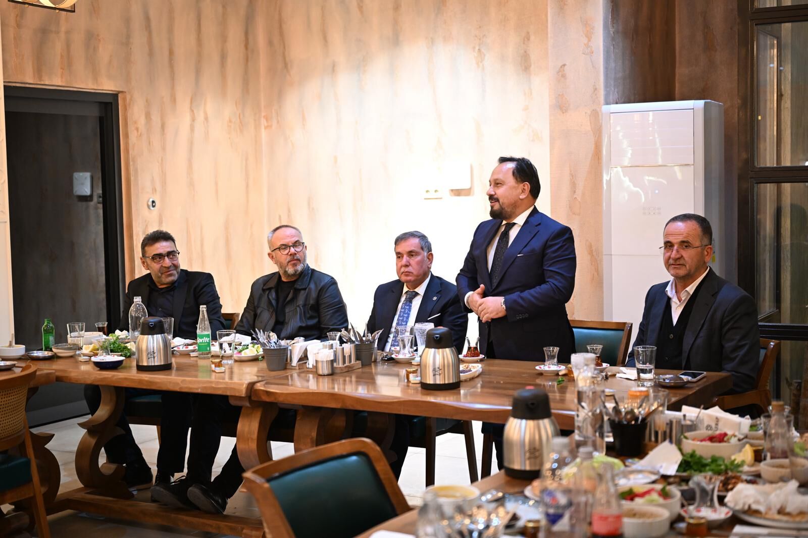 Başkan Uludağ, Eski Belediye Başkanlarını İftar Sofrasında Buluşturdu (3)