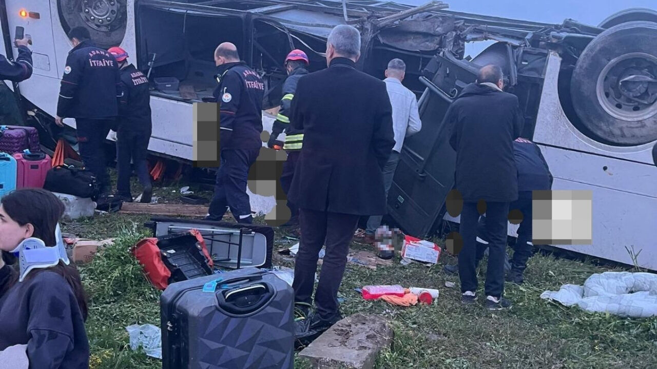 Bayramın Ilk Günü Yolcu Otobüsü Devrildi 2 Ölü, 17 Yaralı (1)