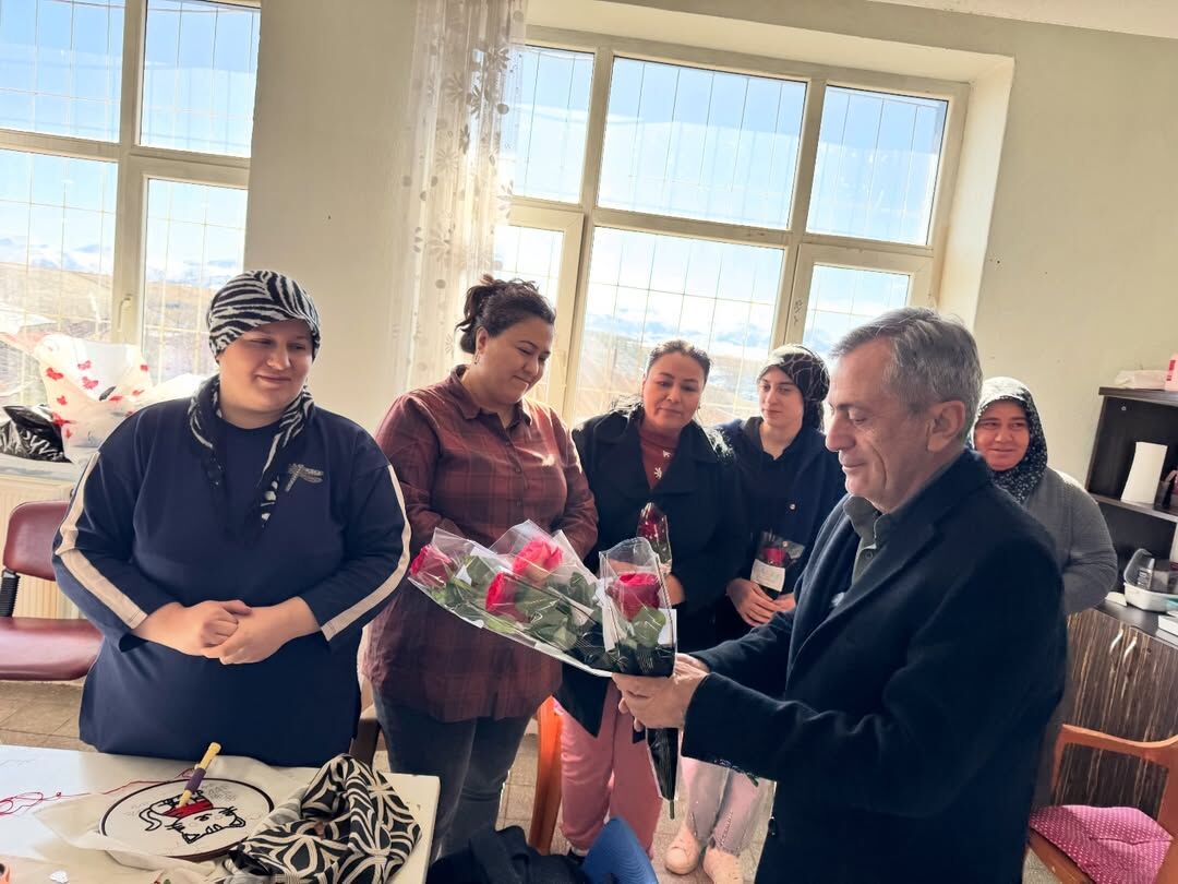 Belediye Başkanımız Sayın Ahmet Aktürk, 8 Mart Dünya Kadınlar Günü Vesilesiyle Ilçemizin Dört Bi (2)