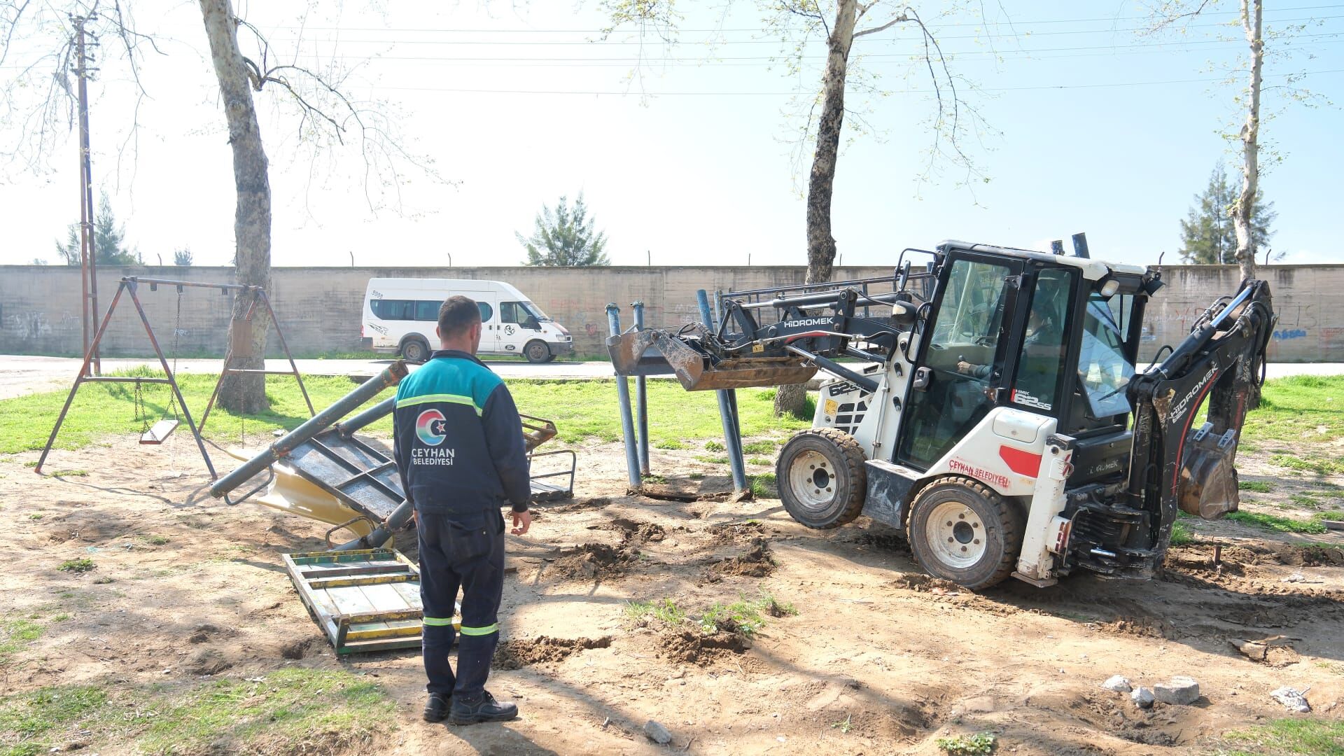 Ceyhan’da Parklar Yenileniyor 27 Noktada Çalışmalar Sürüyor (1)