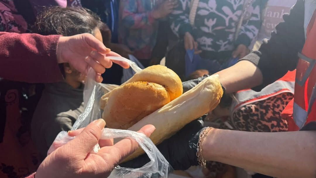 Ceyhan’da Ramazan Dayanışması Her Gün 15 Bin Ekmek Dağıtılıyor (1)