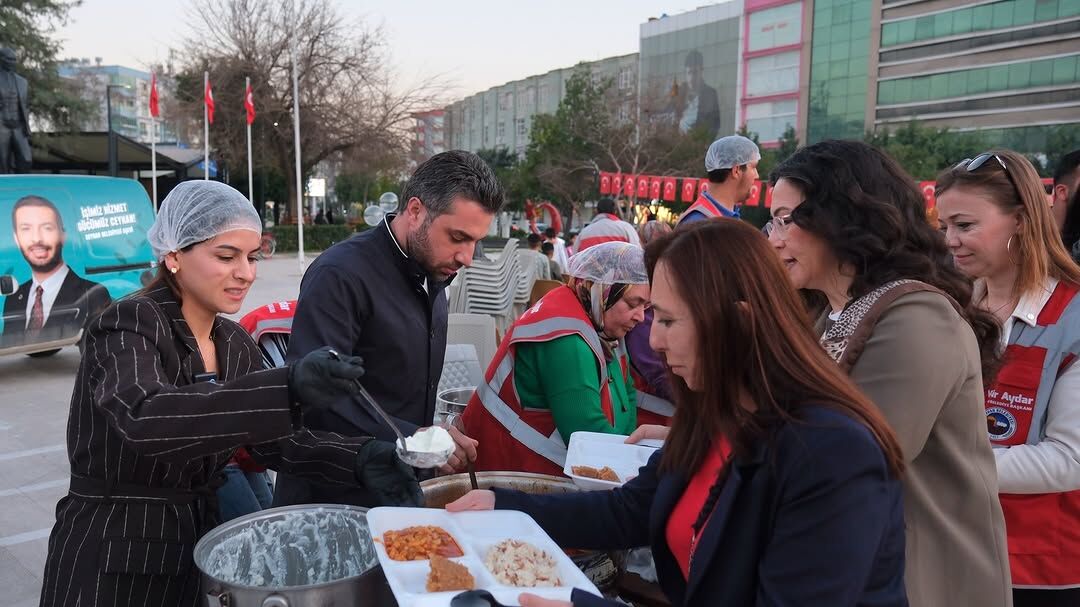 Ceyhan’da Ramazan Sofraları Binleri Buluşturuyor (2)