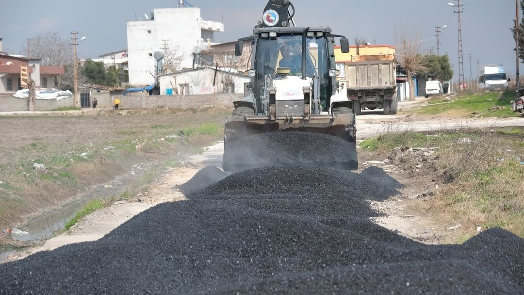 Ceyhan’da Yol Seferberliği Asfalt Ve Parke Çalışmaları Sürüyor (1)