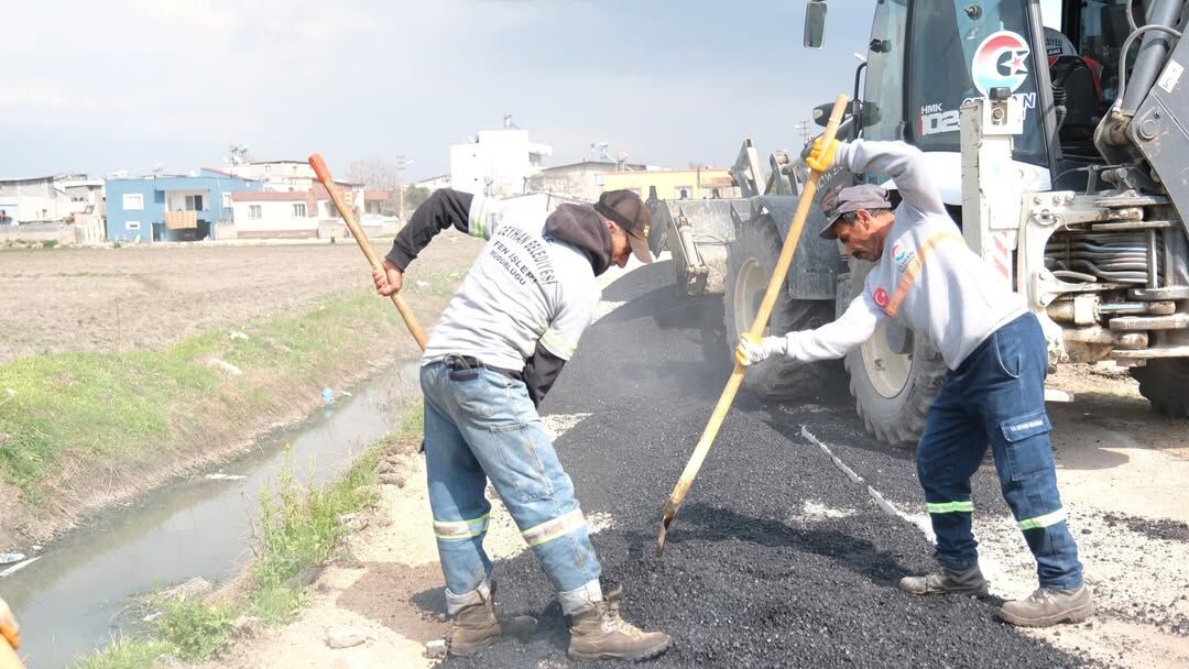 Ceyhan’da Yol Seferberliği Asfalt Ve Parke Çalışmaları Sürüyor (4)
