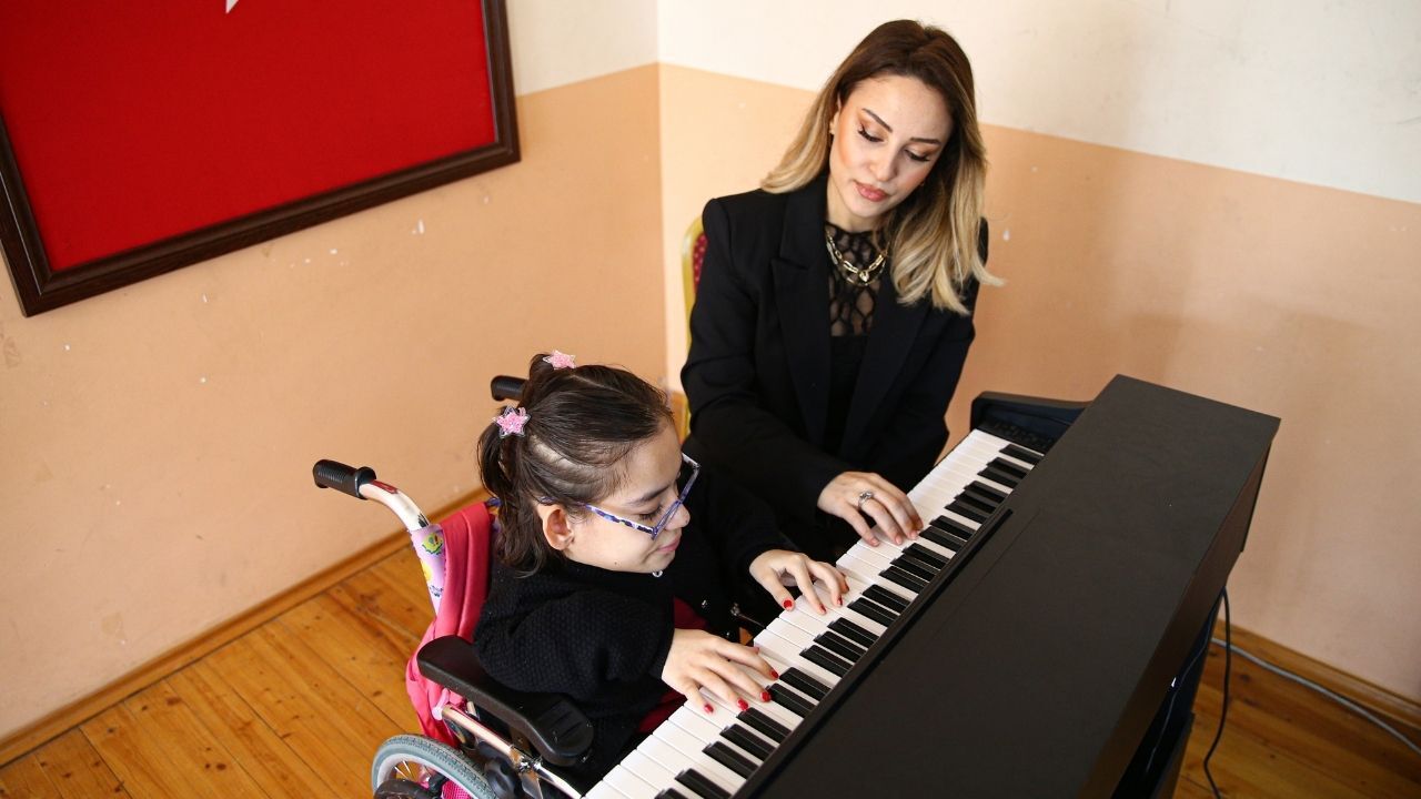 Engelleri Notalara Dönüştürdü! Zeynep Duru Sahne Hayalinin Peşinde (3)
