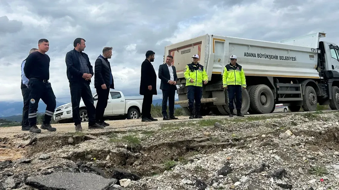 Karaisalı’da Heyelan Alarmı! Yollar İçin Harekete Geçildi (2)