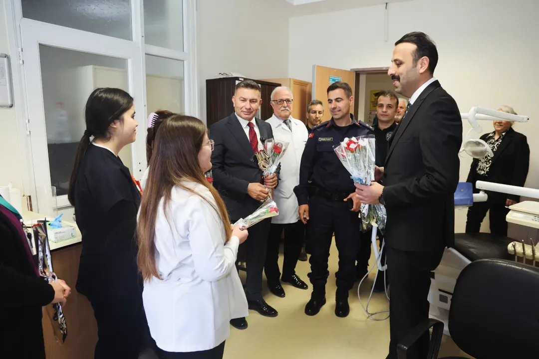 Karaisalı’da Sağlık Çalışanlarına 14 Mart Ziyareti (1)