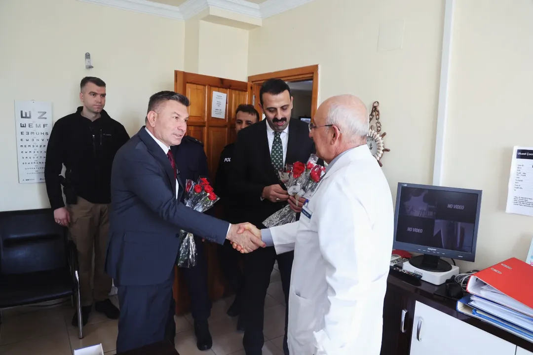 Karaisalı’da Sağlık Çalışanlarına 14 Mart Ziyareti (3)