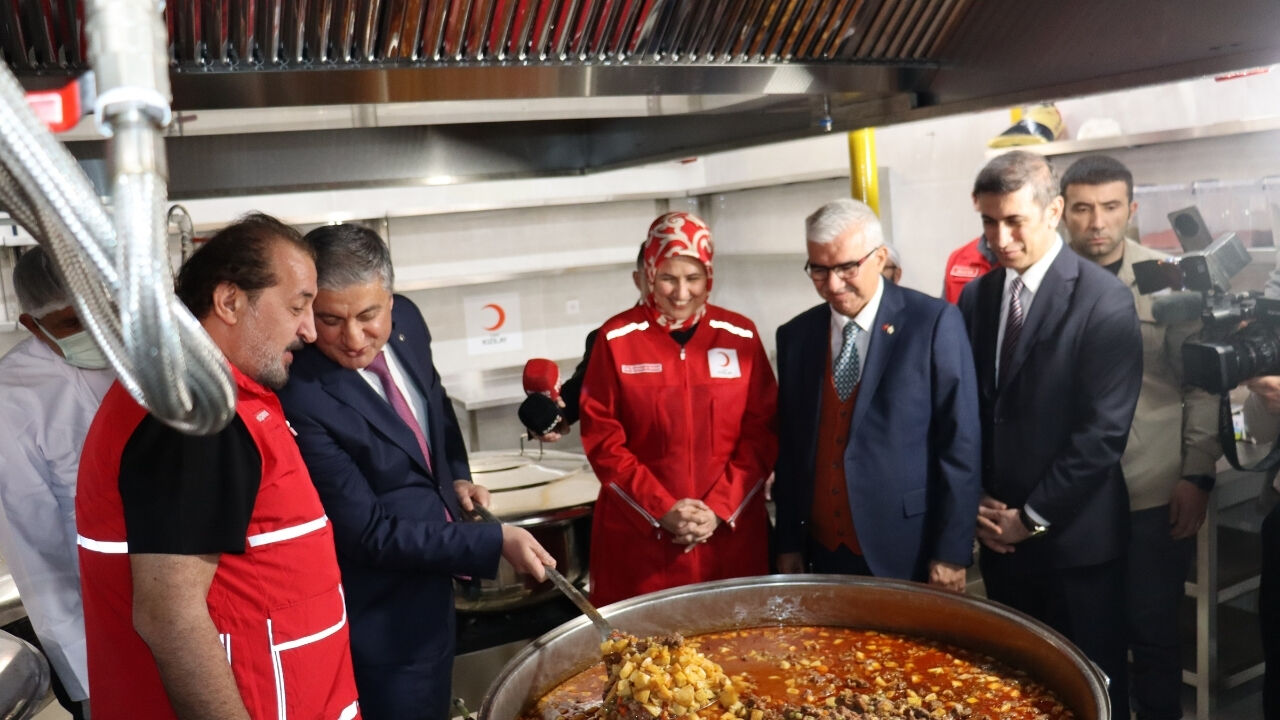 Kızılay’ın “81 İl 81 Aşevi” Projesi Kapsamında Adana’da Aşevi Açıldı (6)