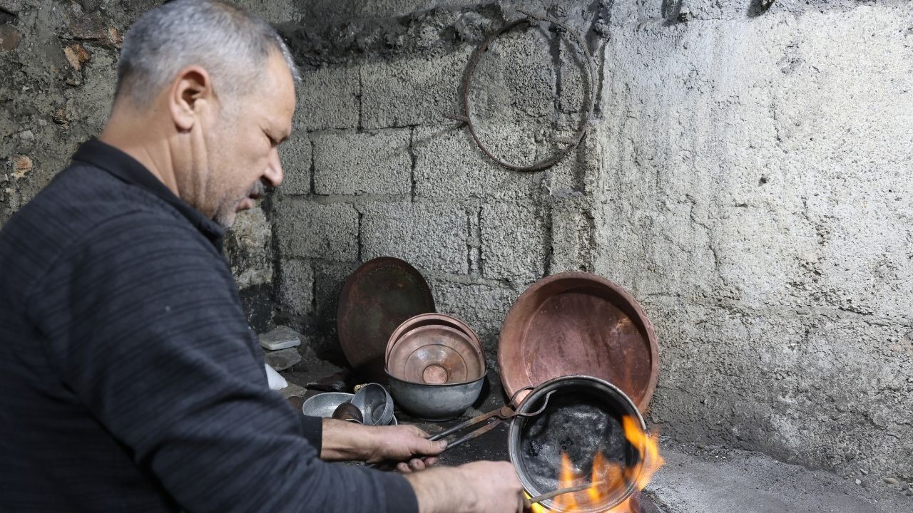 Kozan’da Çekiç Sesleri Sustu Çarşıda Sadece 3 Usta Kaldı (1)